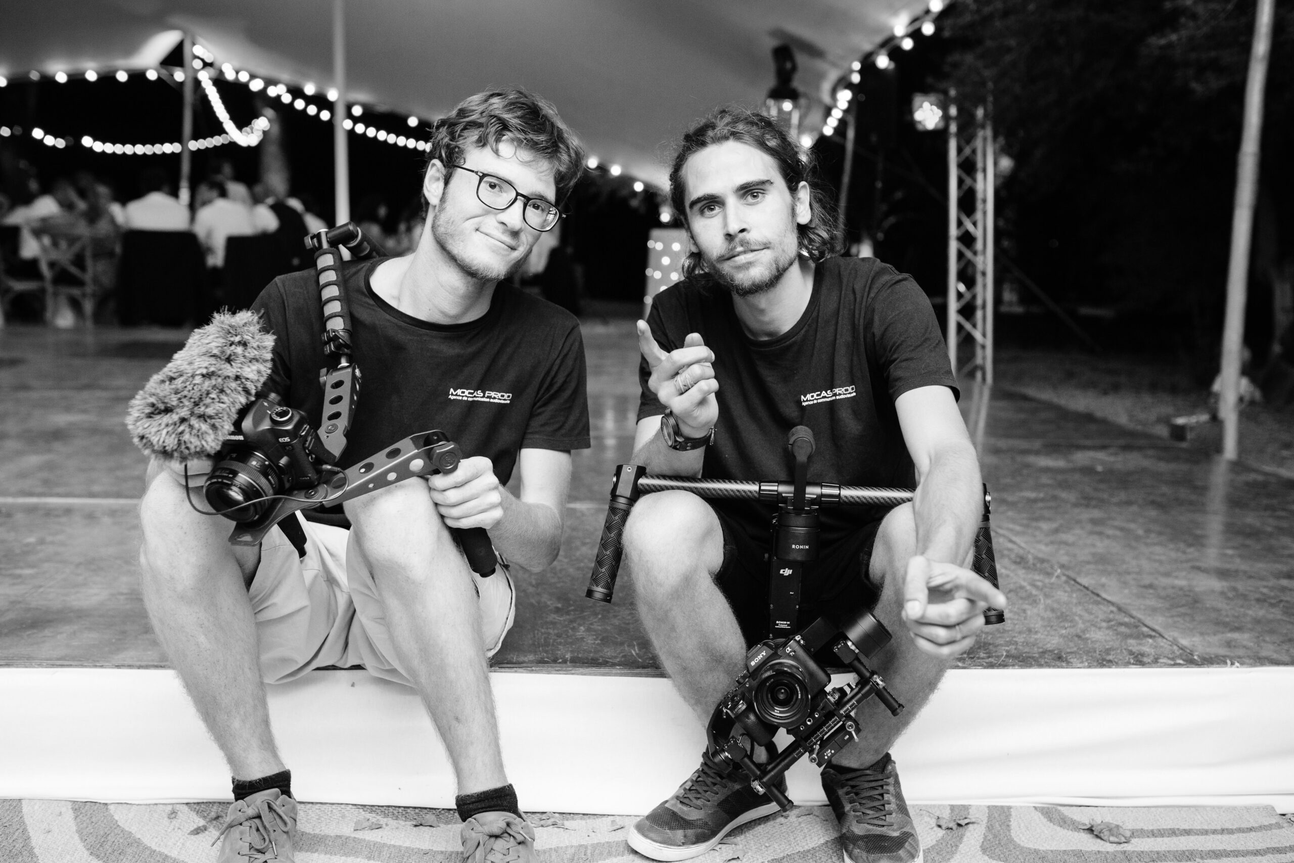 Équipe Mocas Prod avec caméra professionnelle en tournage événementiel